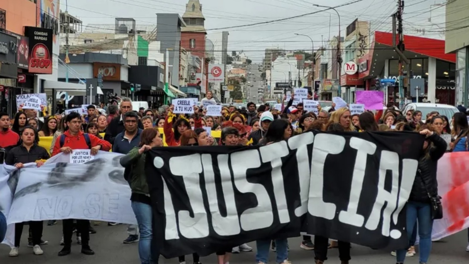 Hubo marcha y corte de ruta de los padres